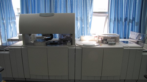 日立全自動生化分析儀7600.jpg