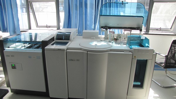 羅氏cobas e 602電化學(xué)發(fā)光.jpg